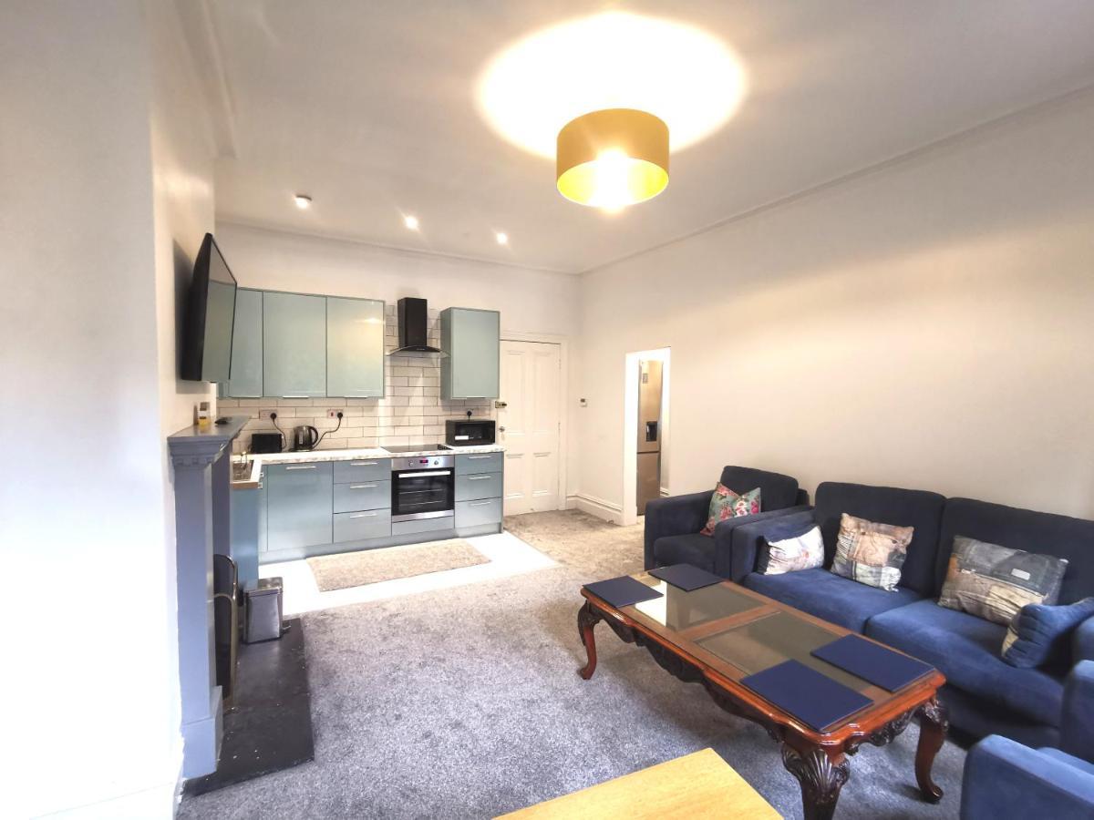 Flat-B, 4 Adults, 20 Mins To Beach, Netflix, Wifi, Sleeps 4 Adults Μπόρνμουθ Εξωτερικό φωτογραφία