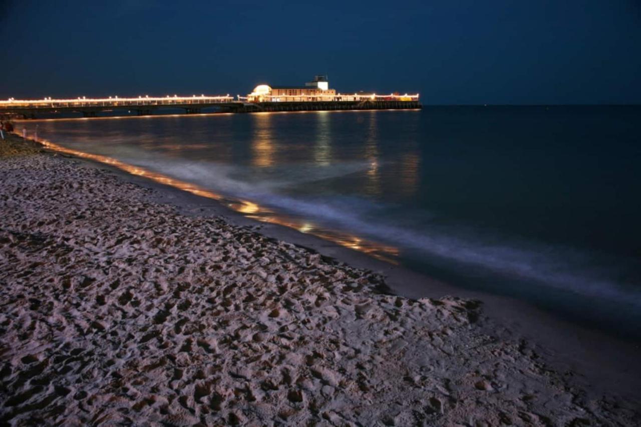 Flat-B, 4 Adults, 20 Mins To Beach, Netflix, Wifi, Sleeps 4 Adults Μπόρνμουθ Εξωτερικό φωτογραφία