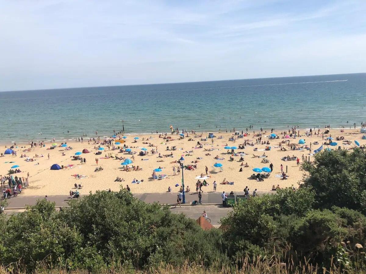 Flat-B, 4 Adults, 20 Mins To Beach, Netflix, Wifi, Sleeps 4 Adults Μπόρνμουθ Εξωτερικό φωτογραφία