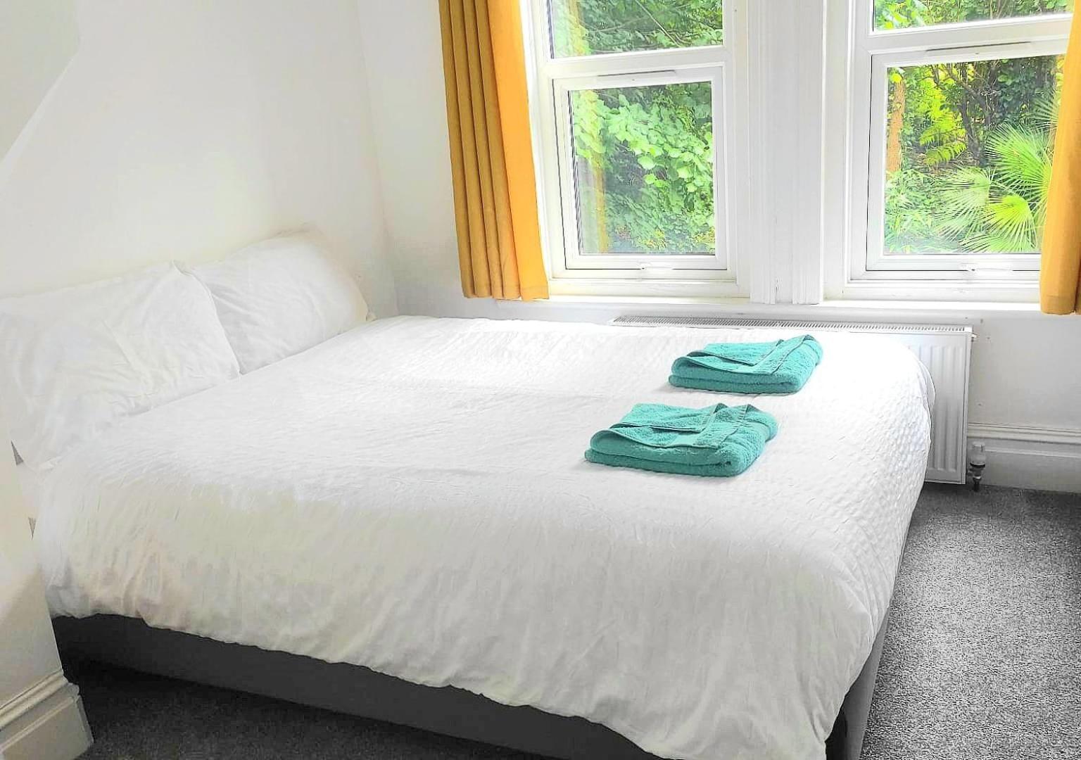 Flat-B, 4 Adults, 20 Mins To Beach, Netflix, Wifi, Sleeps 4 Adults Μπόρνμουθ Εξωτερικό φωτογραφία